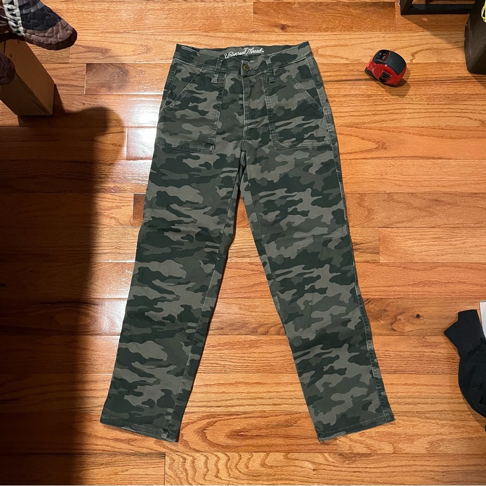 Universal Thread Women’s Camouflage Cargo Pants